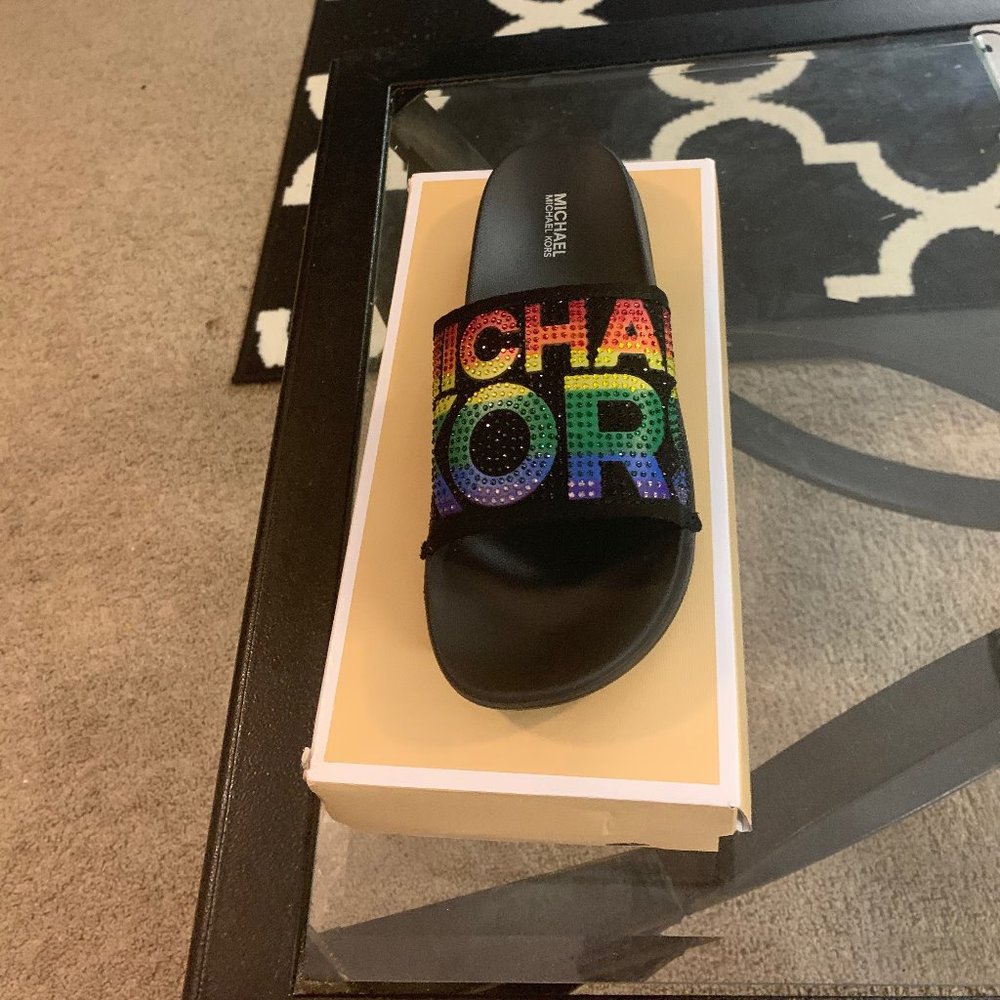 MICHEAL KORS SLIDES